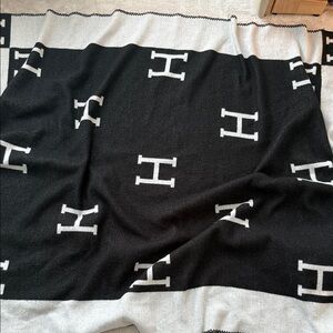 Black and White H Pattern Blanket